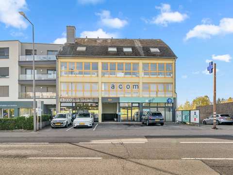Local commercial à louer à Strassen