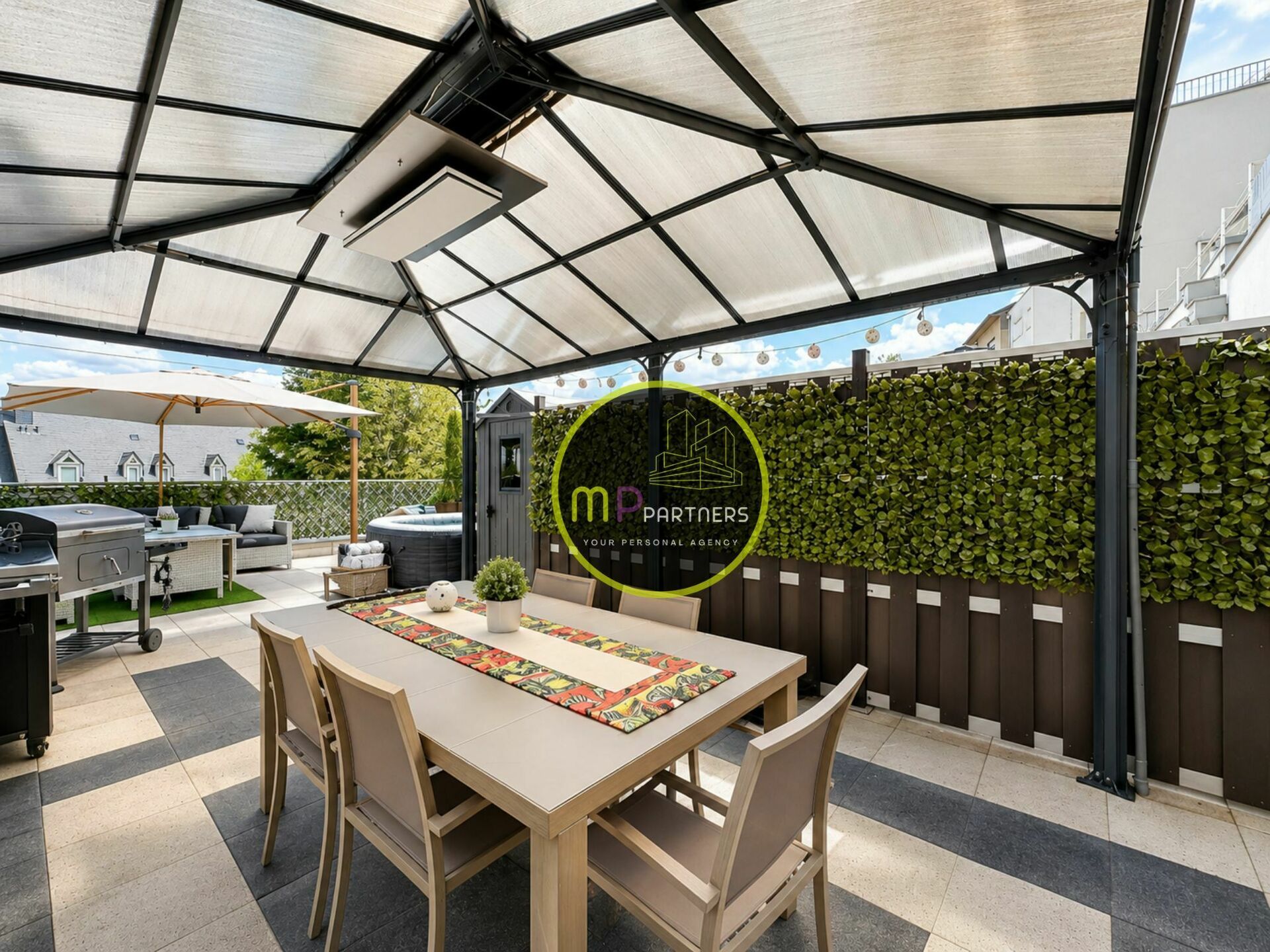 Bel appartement terrasse, 2 chambres et 2 emplacements intérieurs