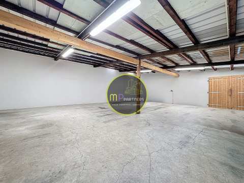 Hall de stockage de +/- 128m²