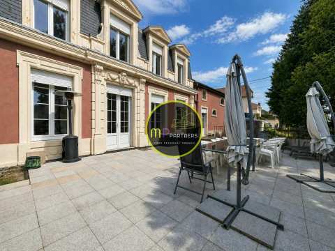 Ensemble immobilier, habitation, bureau, commerce, dépôt et parkings