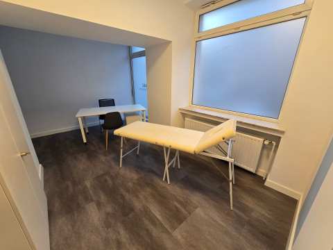 OBERKORN : A LOUER CABINET MEDICAL INDPENDANT avec SALLE D'ATTENTE PRIVATIVE ET SON ENTRéE INDEPENDANTE 24/7