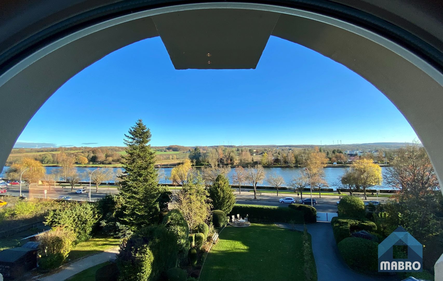 EXCEPTIONNELLE Maison de maître rénovée au bord de la Moselle